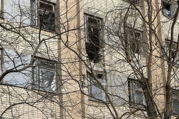 Росіяни вночі обстріляли лікарню у Херсоні (ФОТО, ВІДЕО)