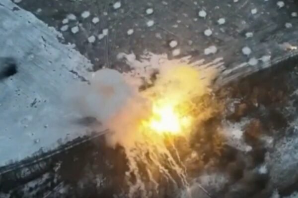 Як українські артилеристи у Вугледарі “підсмажили” російський “Солнцепек” (ВІДЕО)