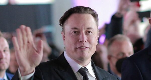 Маск назвав Майдан переворотом, в Офісі президента відповіли