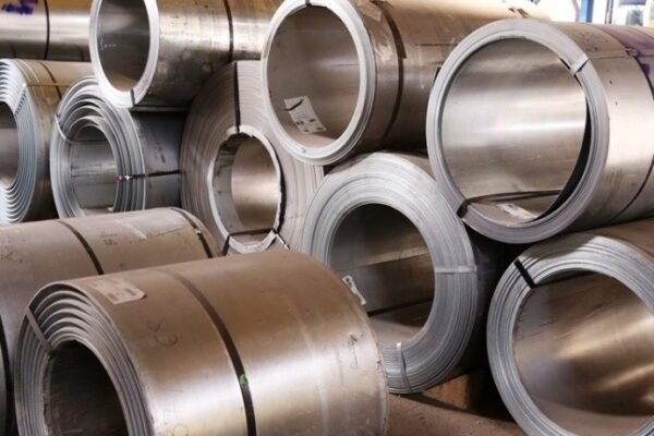 Канада заборонила імпорт російської сталі та алюмінію