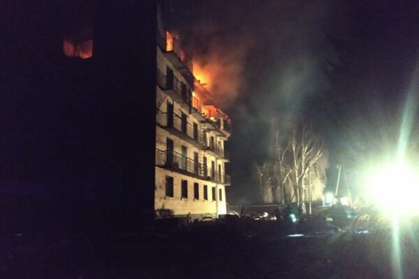 У Ржищеві на місці прильоту дронів загинув водій “швидкої”, що приїхав рятувати постраждалих, – поліція