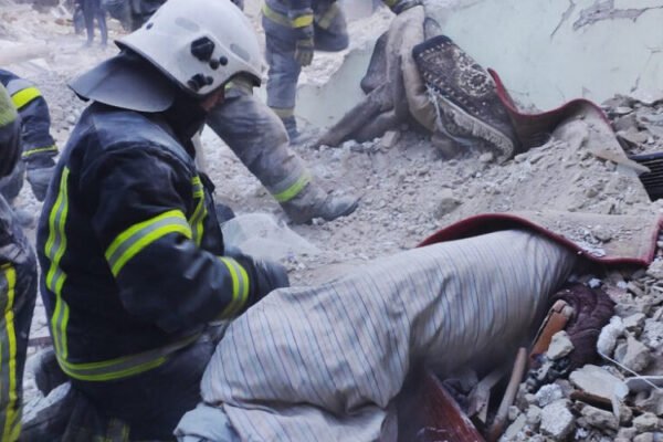 Господарі загинули: На Львівщині на місці ракетного удару знайшли собаку (ФОТО)