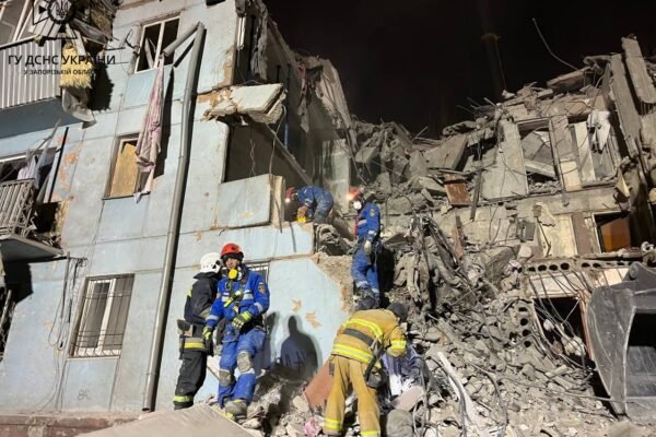 Внаслідок ракетного удару по будинку в Запоріжжі загинуло вже 10 людей, серед них одна дитина (ФОТО)