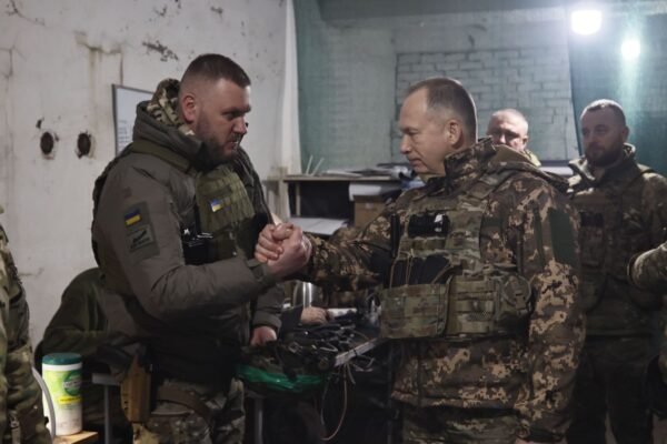 Командувач Східним угрупуванням військ Сирський вдруге за тиждень відвідав Бахмут (ФОТО)