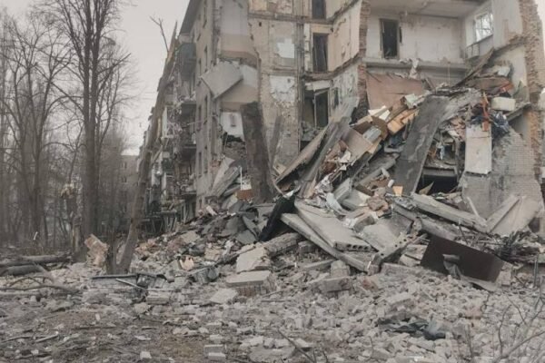 Окупанти вдарили ракетами по багатоповерхівках в Авдіївці (ФОТО)