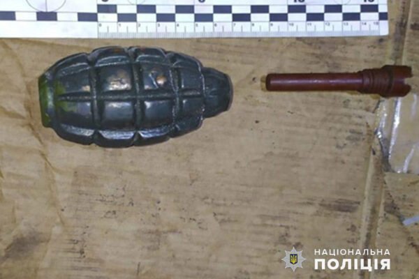 Намагався розібрати: В руках жителя Хмельниччини рвонула бойова граната