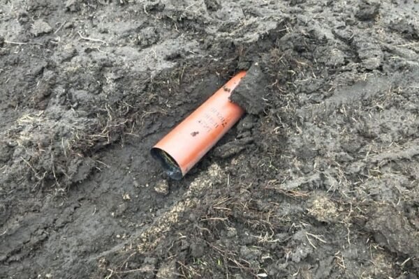 “Від’єдшуй магазин”: На позиції прикордонників прилетіли безграмотні агітки від окупантів (ФОТО)
