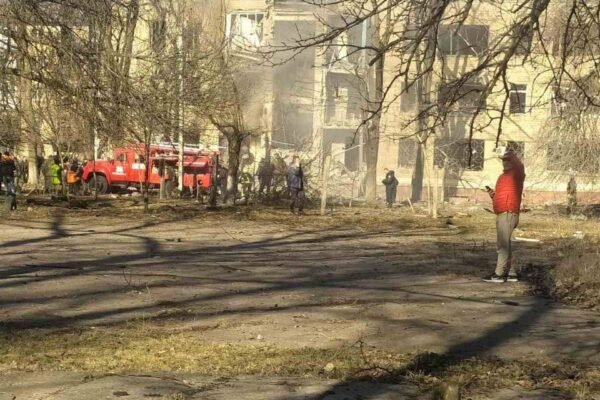 Російські терористи вдарили ракетами по житловому будинку в Краматорську (ФОТО, ВІДЕО)