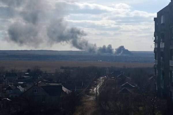 У районі Єнакієвого на Донеччині впав російський військовий літак Су-24 (ВІДЕО)