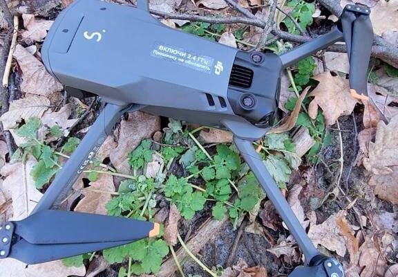 На Чернігівщині прикордонники “приземлили” російський дрон (ФОТО)