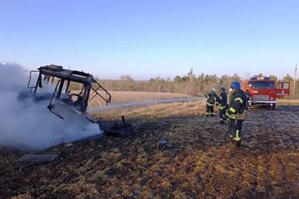 На Херсонщині трактор підірвався на міні: двоє постраждалих (ФОТО)