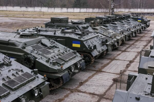 Фонд Притули показав понад 100 бронетранспортерів, які закупили для ЗСУ (ВІДЕО)