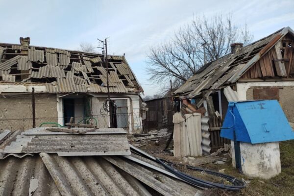 Донеччину обстріляли ракетами С-300: Зруйновані будинки (ФОТО)