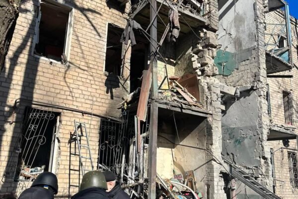 Ракетний удар по центру Краматорська: постраждали 25 будинків, є загиблий (ФОТО, ВІДЕО)
