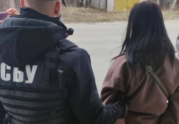 На Кіровоградщині затримали російську агентку, яка збирала інформацію про оборонні підприємства (ФОТО)