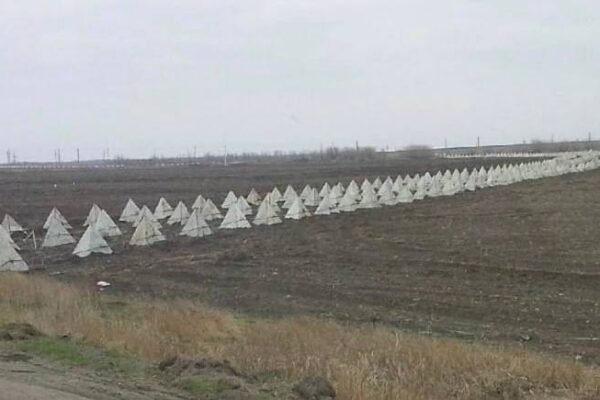Окупанти встановлюють “зуби дракона” все ближче до Маріуполя (ФОТО)