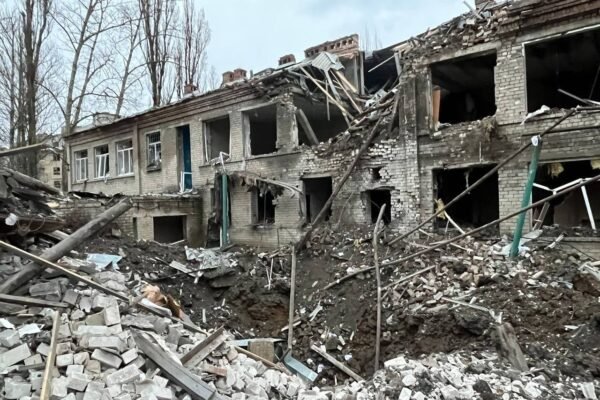 Росіяни завдали авіаудару по Авдіївці: поцілили у дитсадок (ФОТО)