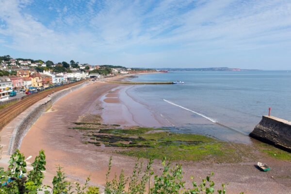 В Англії на пляжі знайшли непритомну 14-річну українку: Вона померла у лікарні