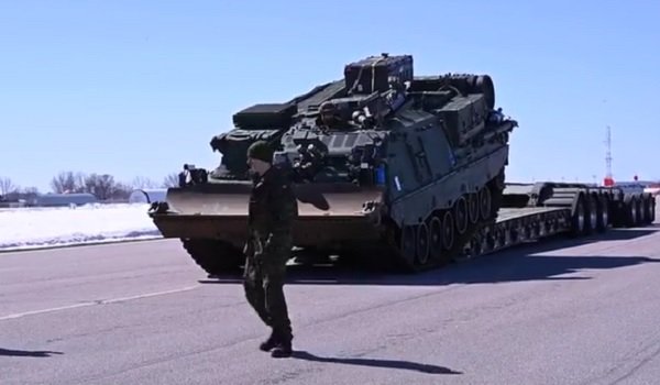 Канада відправила Україні тягачі Bergepanzer 3 (ВІДЕО)