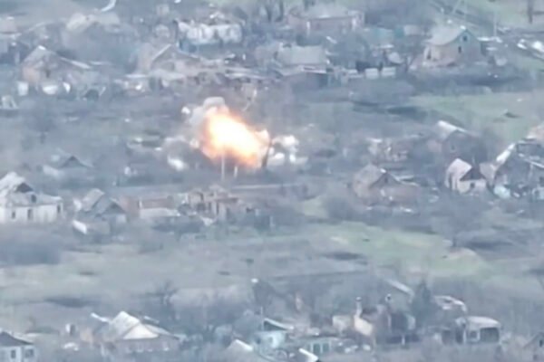 Українські артилеристи знищили російську гармату D30 біля Соледара (ВІДЕО)