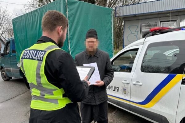 Світить до трьох років: Священику, який напав на журналістів у Лаврі, повідомили про підозру