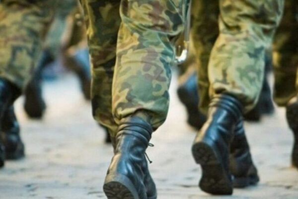 Росіянам почали надсилати нові повістки у військкомати із червоним штампом (ФОТО)