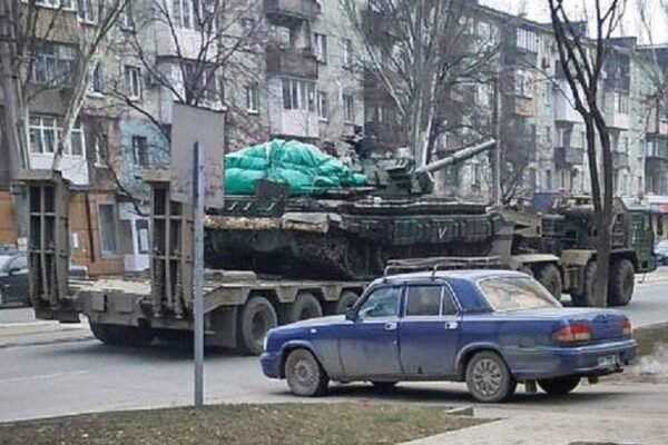 Окупанти перекидають техніку з Маріуполя у бік Волновахи і Бердянська (ВІДЕО)