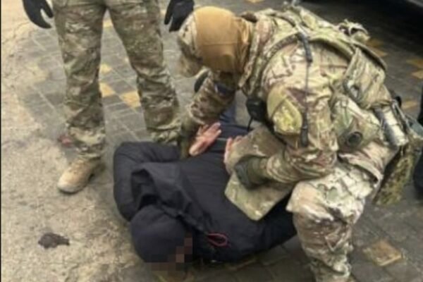 Посадовець Одеської митниці “допомагав” ввозити готівку за “відкати” (ФОТО)