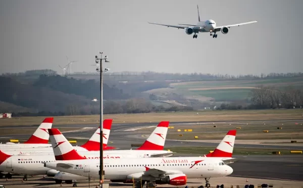 Літак Austrian Airlines змушений був повернутися в аеропорт через проблему з туалетами
