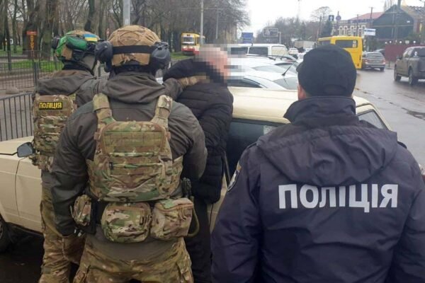 Хмельницькі правоохоронці ліквідували схему виїзду ухилянтів за кордон, організовану одеситами