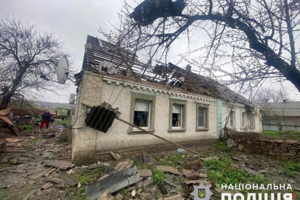 Гатили з “Градів”, артилерії та мінометів: наслідки обстрілів Донеччини за добу (ФОТО)