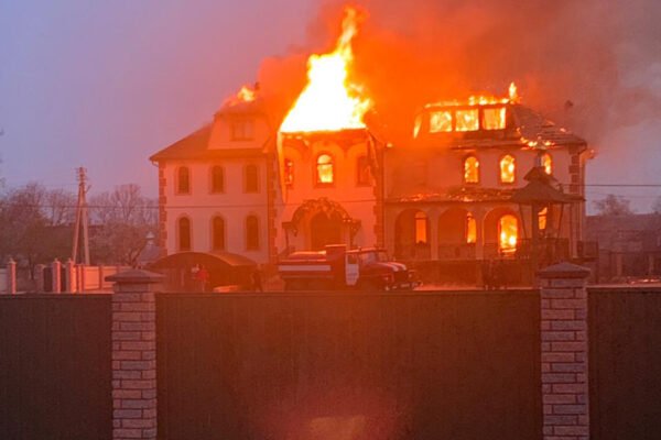 На Буковині внаслідок підпалу згоріла церква УПЦ МП (ФОТО)