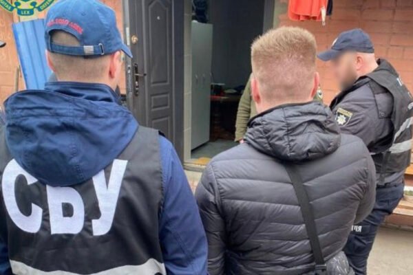 Вимагав хабар за службу у добровольчому формуванні: мешканцю Чернігова повідомили про підозру (ФОТО)