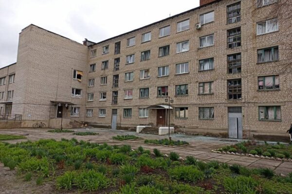 Обстріли Харківщини: Пошкоджено лікарню і будинки, є поранені