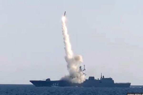 Росіяни тримають у Чорному морі два носія калібрів