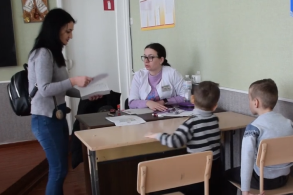 Здоров’я дітей – пріоритет: За сприяння БФ “МХП-Громаді” та фонду “Ладижин – наш дім” спеціалісти Охматдиту обстежили тисячу маленьких ладижинців