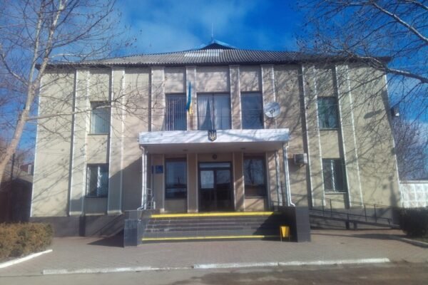 В Одесі підозрюваний перед засіданням суду зашив собі рота нитками з розпущених шкарпеток