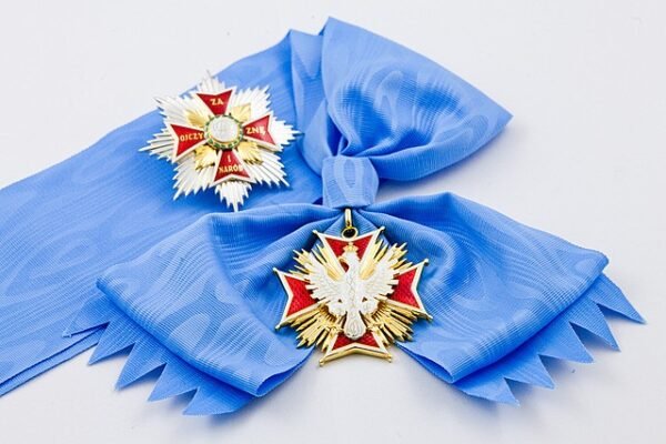 Зеленський отримав від Дуди найвищу нагороду Польщі (ВІДЕО)