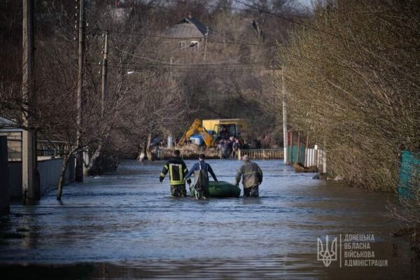 Із зони підтоплення у Краматорську евакуювали 17 осіб, з них двоє – діти (ФОТО)