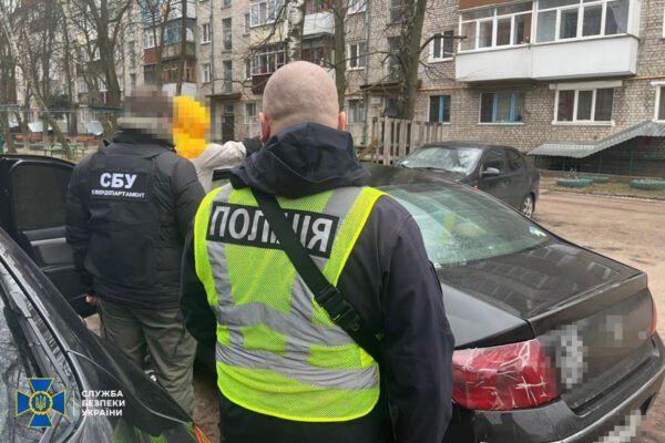 Шахраї виманювали гроші в охочих евакуюватись із Бахмута (ФОТО)