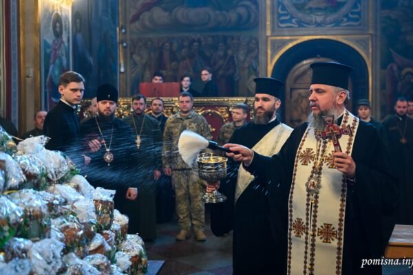Митрополит Епіфаній освятив три тисячі пасок для воїнів ЗСУ (ФОТО)