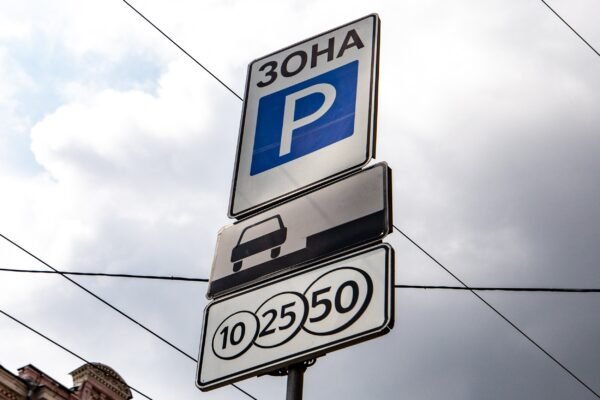 У Києві тимчасово не треба буде платити за паркування на муніципальних майданчиках, – КМДА