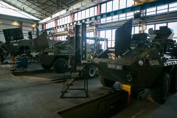 Словенія у “закритому режимі” надала Україні бронетранспортери Valuk, – ЗМІ