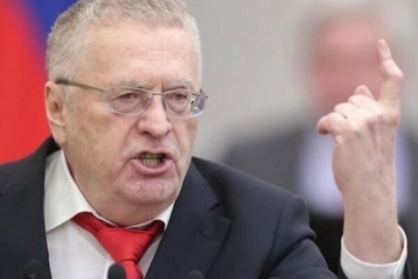 На Росії проведуть віртуальну першотравневу демонстрацію біля пам’ятника Жириновському у відомій грі Minecraft