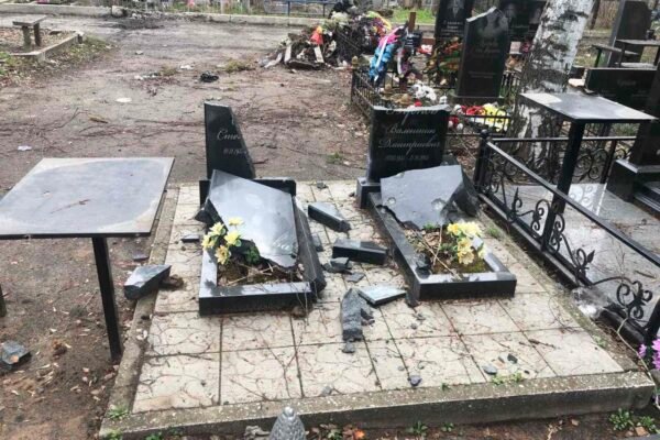 Жителів Харкова просять не йти на цвинтарі. Деякі кладовища офіційно заборонено відвідувати