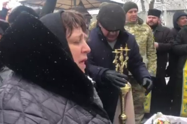 Московські попи на Буковині не пустили до храму труну із загиблим Героєм. Люди взяли церкву штурмом (ВІДЕО)