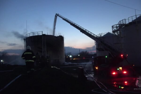 РосЗМІ повідомляють про атаку українського безпілотника на нафтобазу на окупованій Луганщині (ФОТО, ВІДЕО)