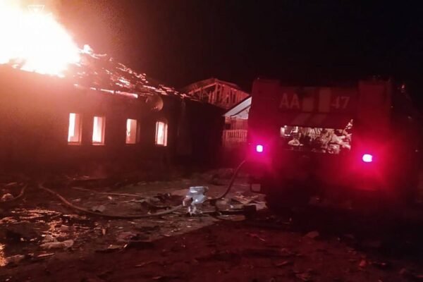 Авіаудар по Вовчанську на Харківщині: Бомби впали на ринок, є поранені (ФОТО)