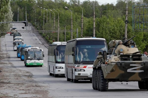 Під Москвою вантажівка влетіла в колону автобусів з російськими військовими: Є загиблі (ВІДЕО)