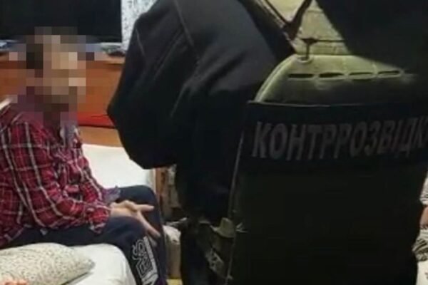 У Запоріжжі затримали російського інформатора, який фіксував наслідки ракетного удару по багатоповерхівці (ФОТО)